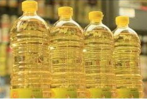 Peste 400.000 litri de ulei, confiscaţi de la o firmă din Salonta